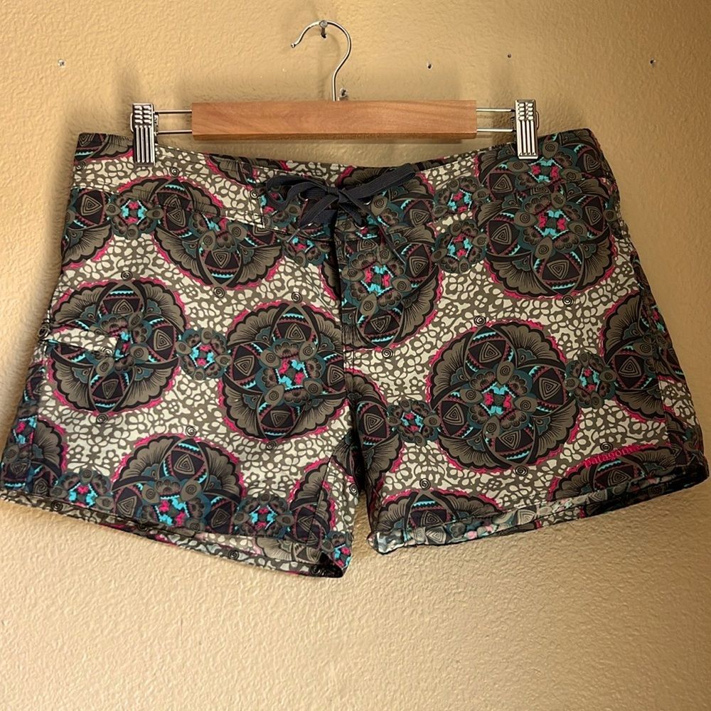 Patagonia Board Shorts Women’s Wavefarer 10